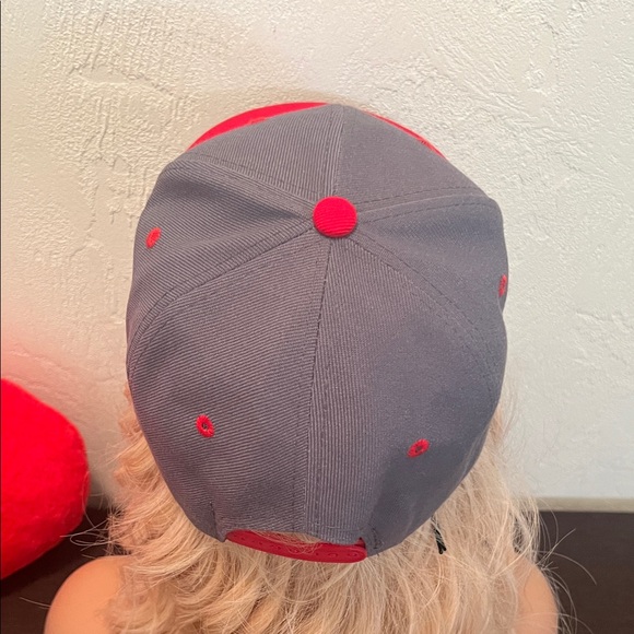 #1489+ Unisex’s Puma Gray & Red Cap - Picture 3 of 11